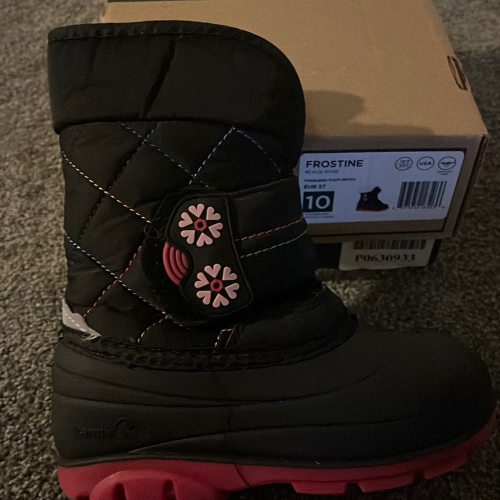 Toddler Kamik snow boots size 10